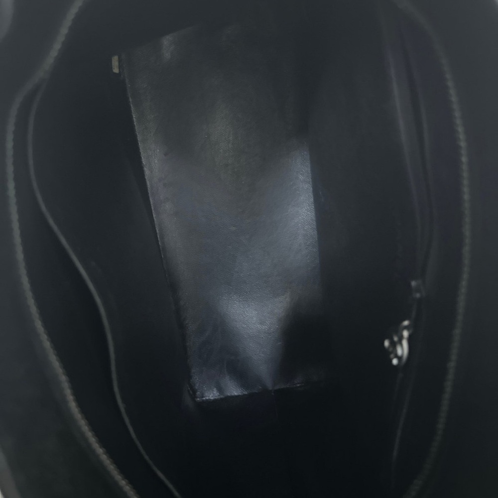 Beautiful Chanel Black Quilted Tote with Iconic Design - Picture 3 of 10